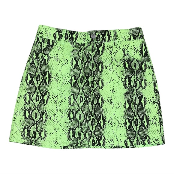 Sans Souci Dresses & Skirts - NWT! Sans Souci Women’s Neon Green & Black Python Print Skirt Size Medium